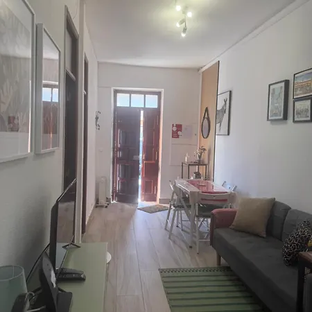 Beato Typical House Апартаменты Лиссабон